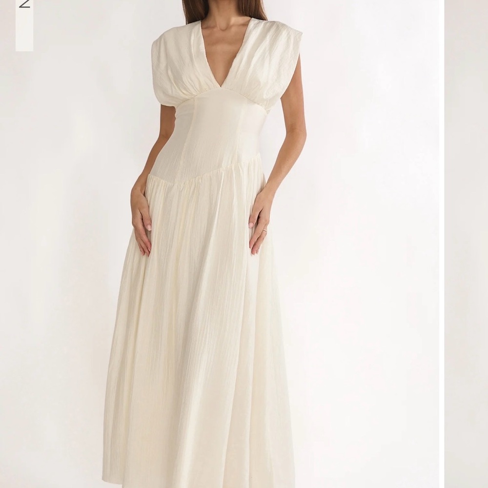Selfie Leslie Cream V-Neck Maxi Dress